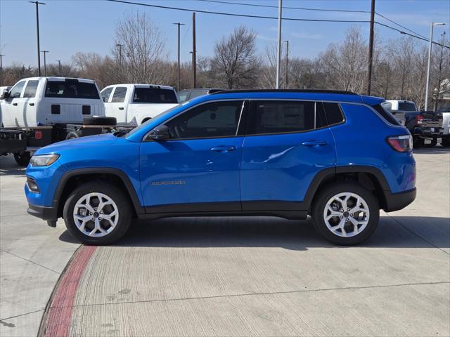 2025 Jeep Compass COMPASS LATITUDE 4X4
