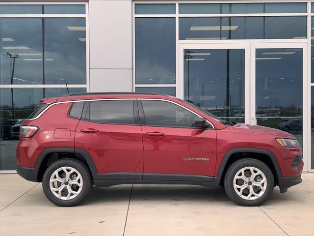 2025 Jeep Compass COMPASS LATITUDE 4X4