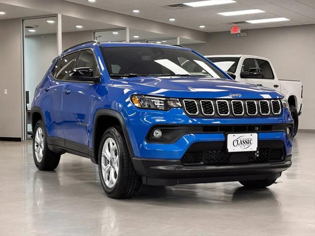 2025 Jeep Compass COMPASS LATITUDE 4X4