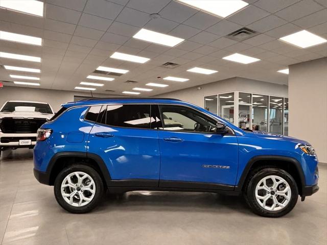 2025 Jeep Compass COMPASS LATITUDE 4X4