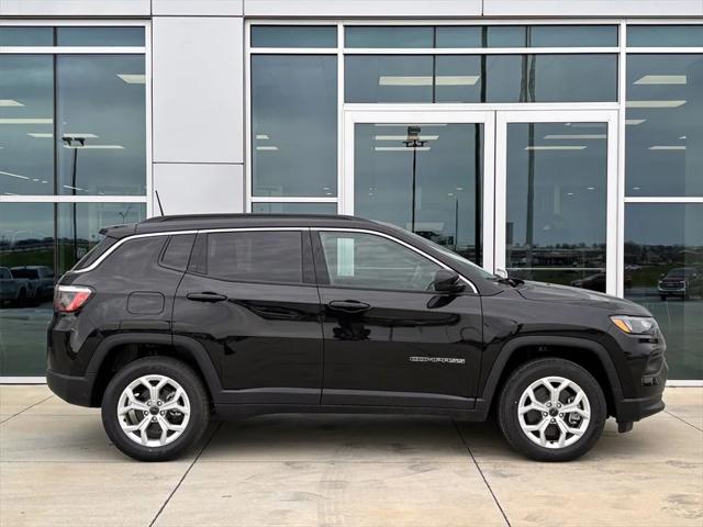 2025 Jeep Compass COMPASS LATITUDE 4X4