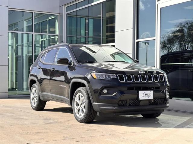 2025 Jeep Compass COMPASS LATITUDE 4X4