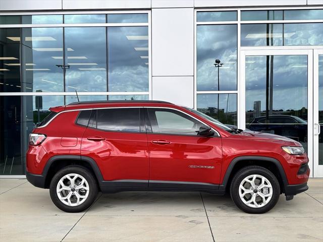 2025 Jeep Compass COMPASS LATITUDE 4X4