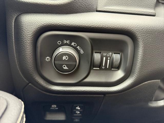 2025 RAM Ram 1500 RAM 1500 LARAMIE CREW CAB 4X4 64 BOX