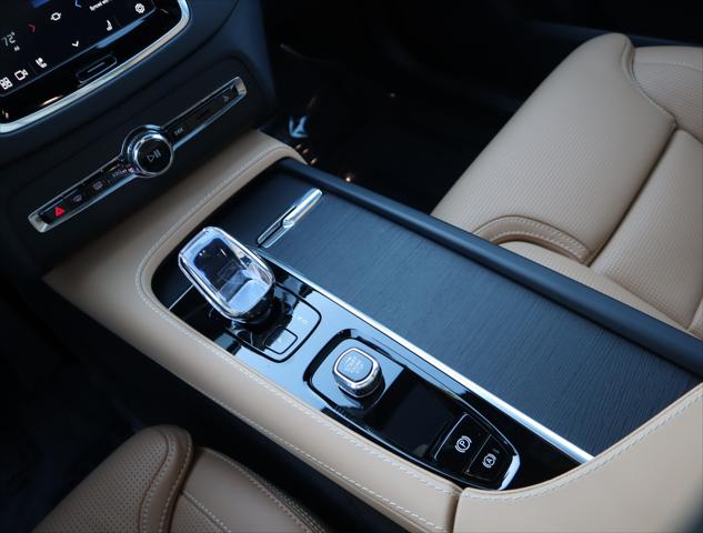 2024 Volvo XC90 B6 Ultimate Bright Theme 7-Seater