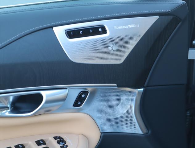 2024 Volvo XC90 B6 Ultimate Bright Theme 7-Seater