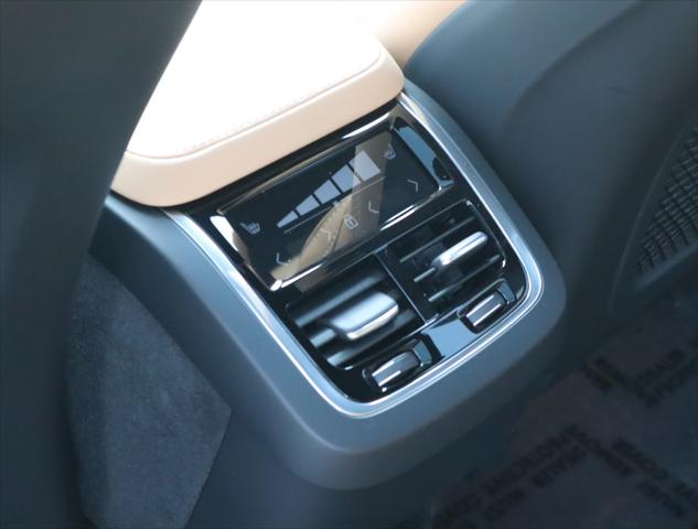 2024 Volvo XC90 B6 Ultimate Bright Theme 7-Seater