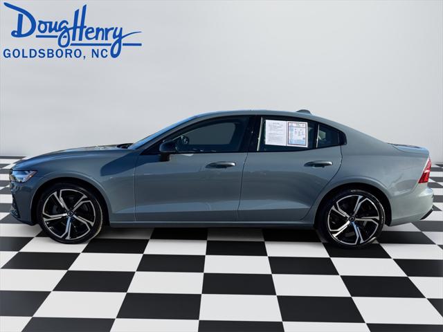 2024 Volvo S60 B5 Core Dark Theme