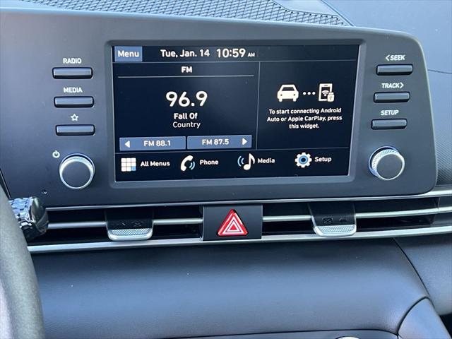 2025 Hyundai Elantra SE
