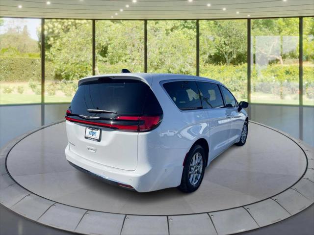 2025 Chrysler Pacifica PACIFICA SELECT