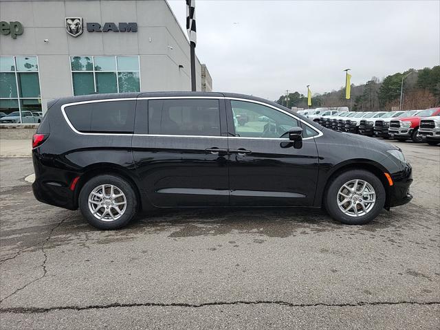 2025 Chrysler Voyager VOYAGER