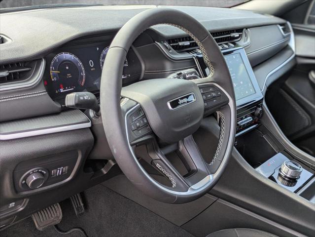 2025 Jeep Grand Cherokee GRAND CHEROKEE LAREDO X 4X4