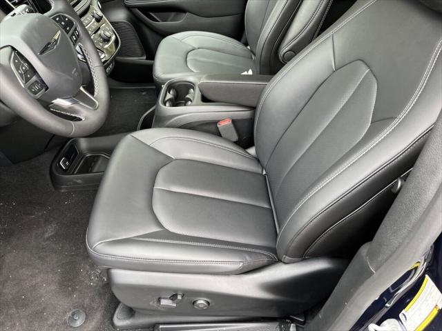 2025 Chrysler Pacifica PACIFICA SELECT
