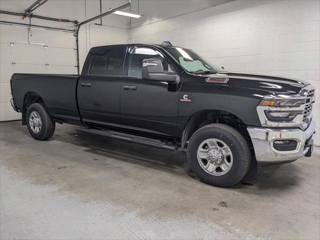 2025 RAM Ram 3500 RAM 3500 TRADESMAN CREW CAB 4X4 8 BOX