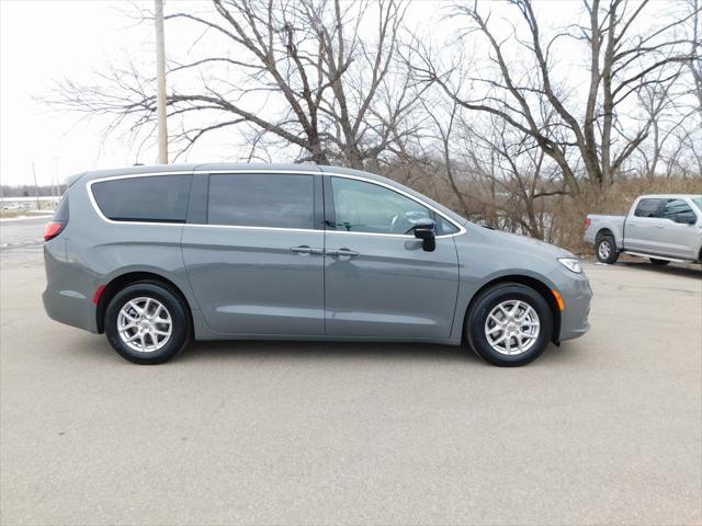 2025 Chrysler Pacifica PACIFICA SELECT
