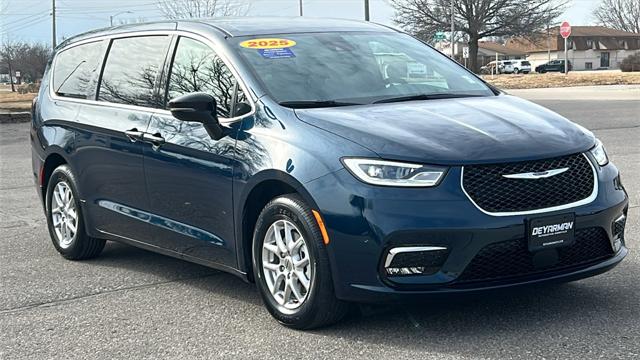 2025 Chrysler Pacifica PACIFICA SELECT