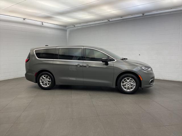 2025 Chrysler Pacifica PACIFICA SELECT