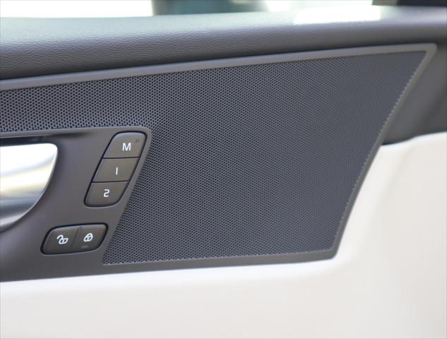 2025 Volvo XC60 Plug-In Hybrid T8 Plus