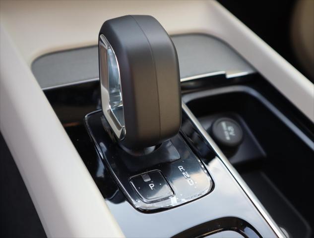 2025 Volvo XC60 Plug-In Hybrid T8 Plus