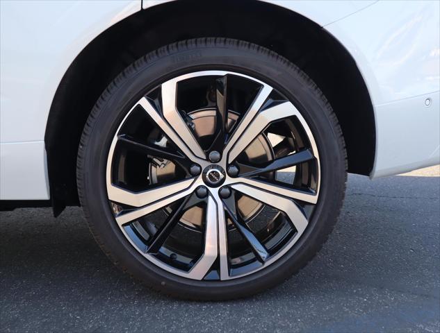 2025 Volvo XC60 Plug-In Hybrid T8 Ultra