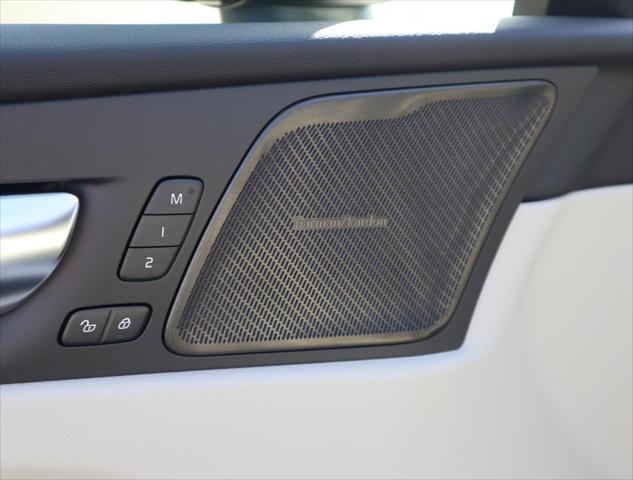2025 Volvo XC60 Plug-In Hybrid T8 Ultra