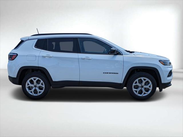 2025 Jeep Compass COMPASS LATITUDE 4X4