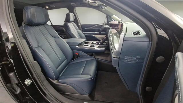 2025 Cadillac Escalade Sport 2