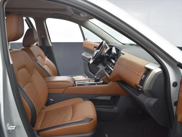 2023 Nissan Pathfinder Platinum FWD