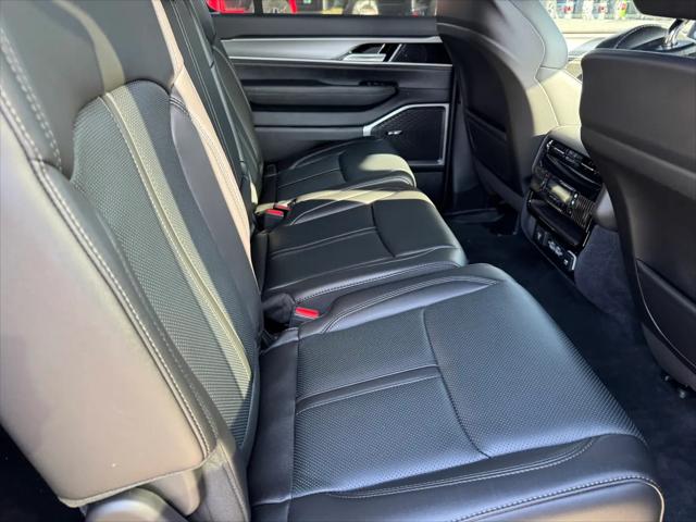 2025 Jeep Wagoneer 4x2