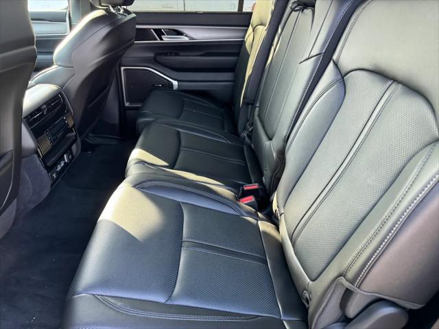 2025 Jeep Wagoneer 4x2