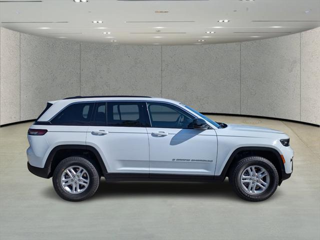 2025 Jeep Grand Cherokee GRAND CHEROKEE LAREDO 4X4