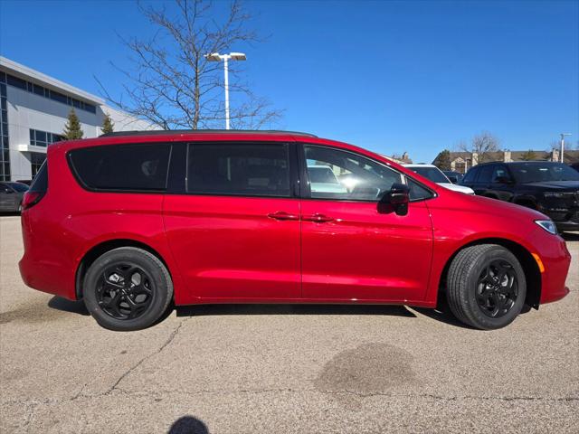 2025 Chrysler Pacifica Hybrid PACIFICA PLUG-IN HYBRID S APPEARANCE