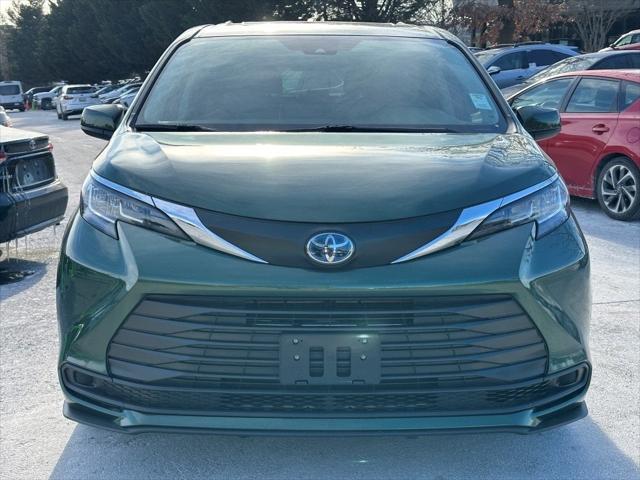 2021 Toyota Sienna LE