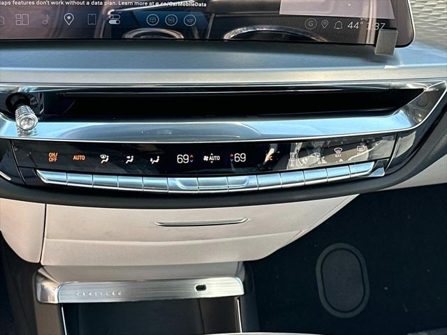 2025 Cadillac iQ Luxury w/1SC