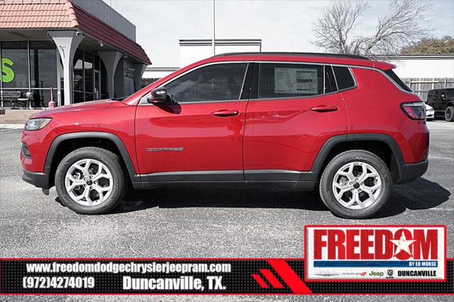 2025 Jeep Compass COMPASS LATITUDE 4X4