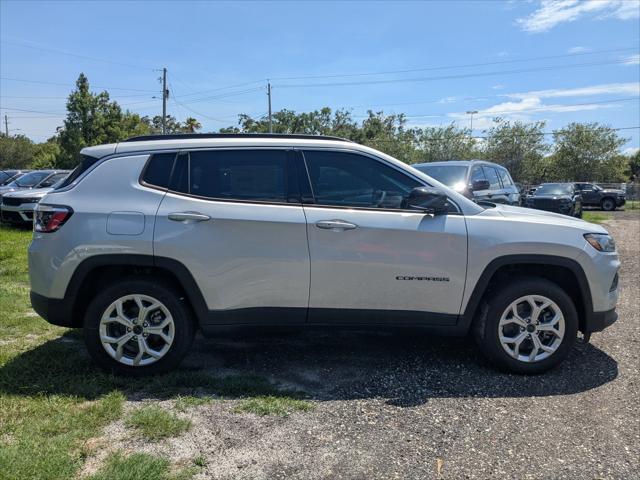 2025 Jeep Compass COMPASS LATITUDE 4X4