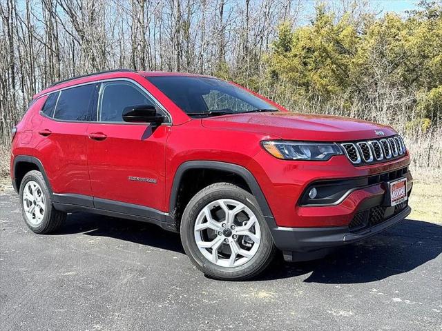 2025 Jeep Compass COMPASS LATITUDE 4X4