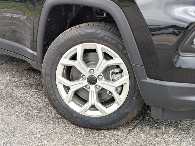 2025 Jeep Compass COMPASS LATITUDE 4X4