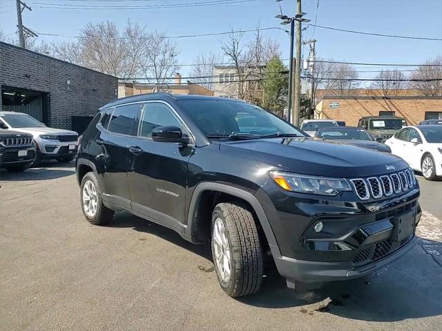 2025 Jeep Compass COMPASS LATITUDE 4X4