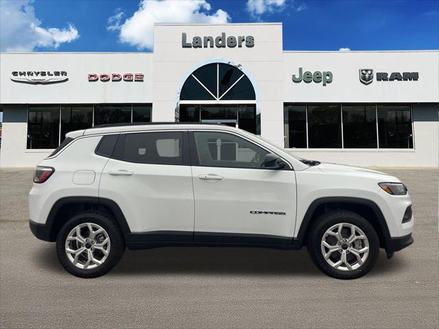 2025 Jeep Compass COMPASS LATITUDE 4X4