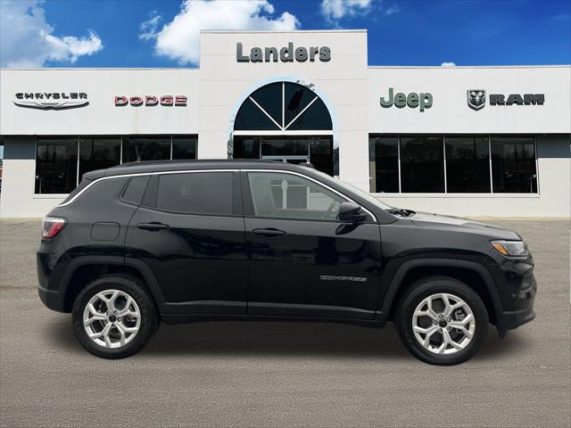 2025 Jeep Compass COMPASS LATITUDE 4X4