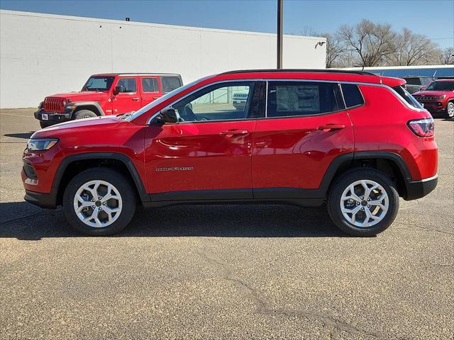 2025 Jeep Compass COMPASS LATITUDE 4X4