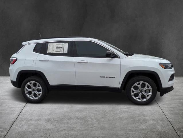 2025 Jeep Compass COMPASS LATITUDE 4X4