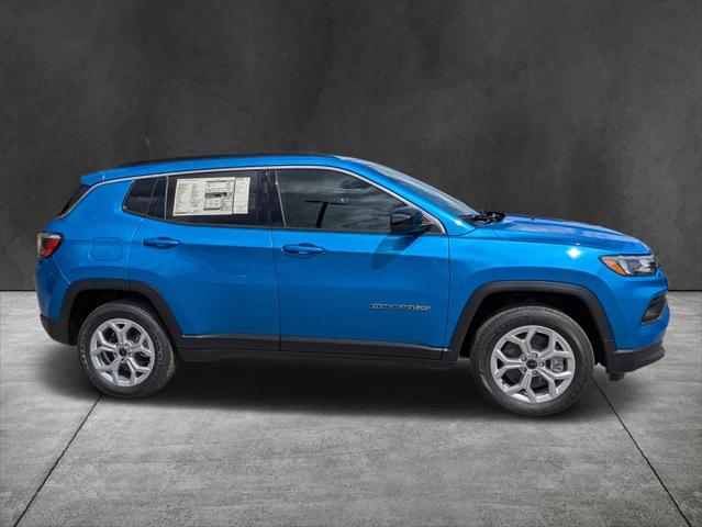 2025 Jeep Compass COMPASS LATITUDE 4X4