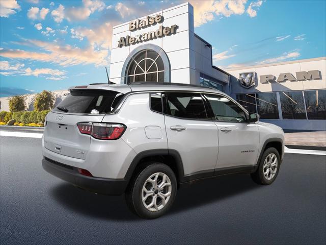 2025 Jeep Compass COMPASS LATITUDE 4X4