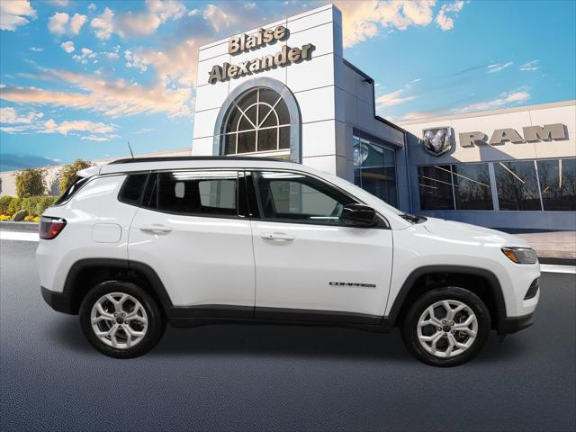 2025 Jeep Compass COMPASS LATITUDE 4X4