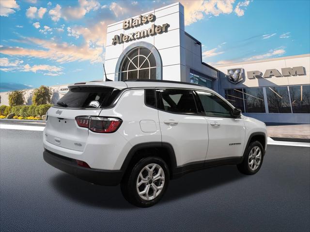 2025 Jeep Compass COMPASS LATITUDE 4X4