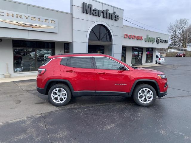 2025 Jeep Compass COMPASS LATITUDE 4X4