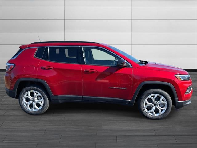 2025 Jeep Compass COMPASS LATITUDE 4X4