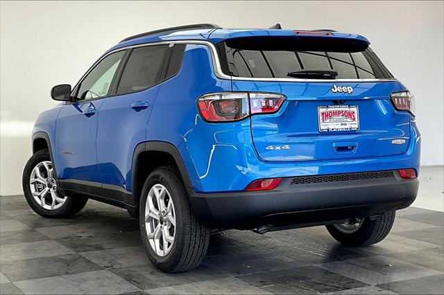 2025 Jeep Compass COMPASS LATITUDE 4X4